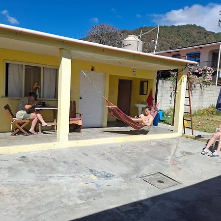Hostal The Friends Панахачел Екстериор снимка