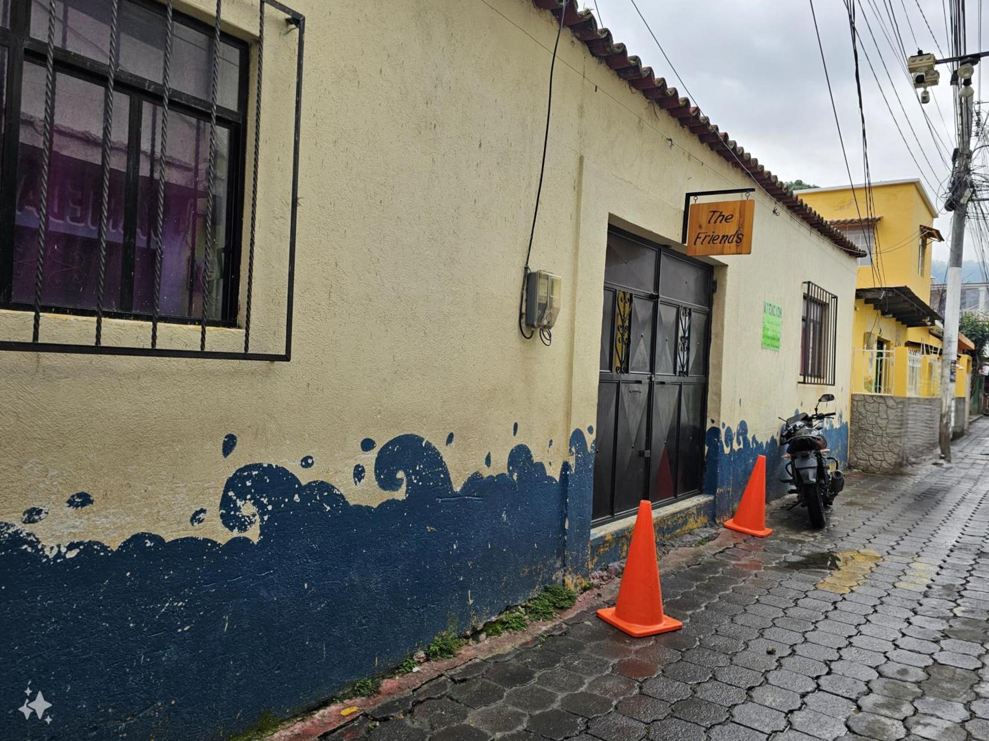 Hostal The Friends Панахачел Екстериор снимка