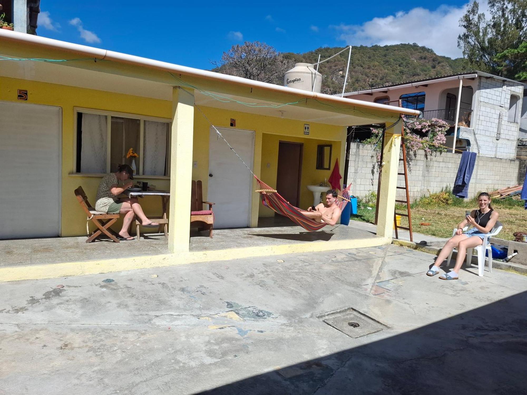 Hostal The Friends Панахачел Екстериор снимка